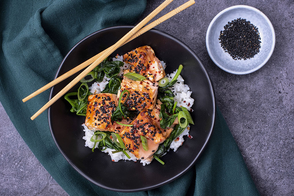 aziatische-zalm-met-spinazie-en-witte-rijst