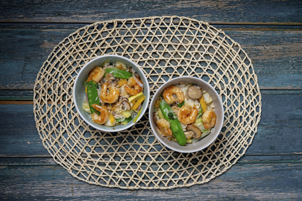 Japanse wokschotel met garnalen